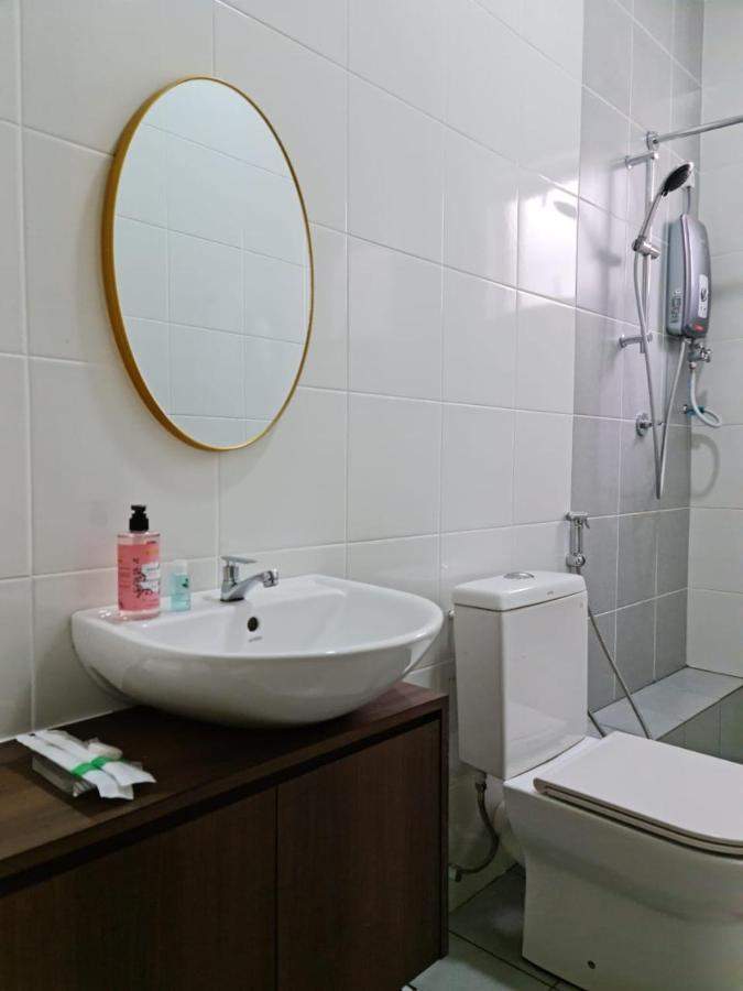 Rhr Deluxe Guesthouse Kinarut Papar Sabah - Pool View Экстерьер фото