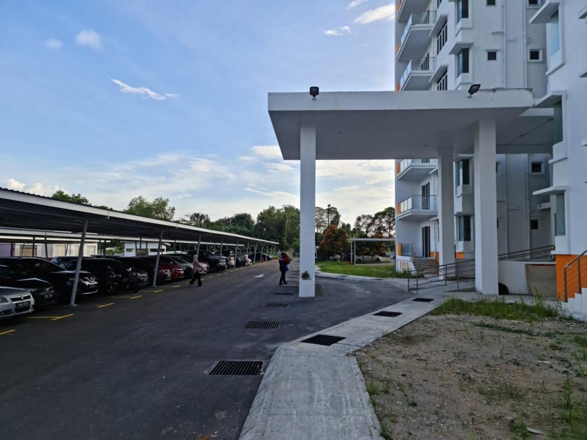 Rhr Deluxe Guesthouse Kinarut Papar Sabah - Pool View Экстерьер фото