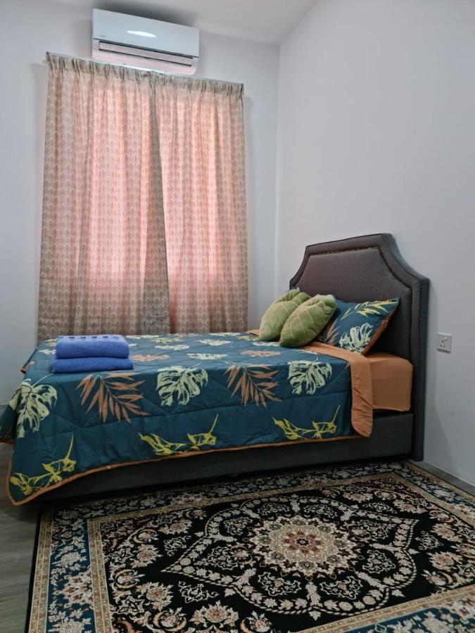 Rhr Deluxe Guesthouse Kinarut Papar Sabah - Pool View Экстерьер фото
